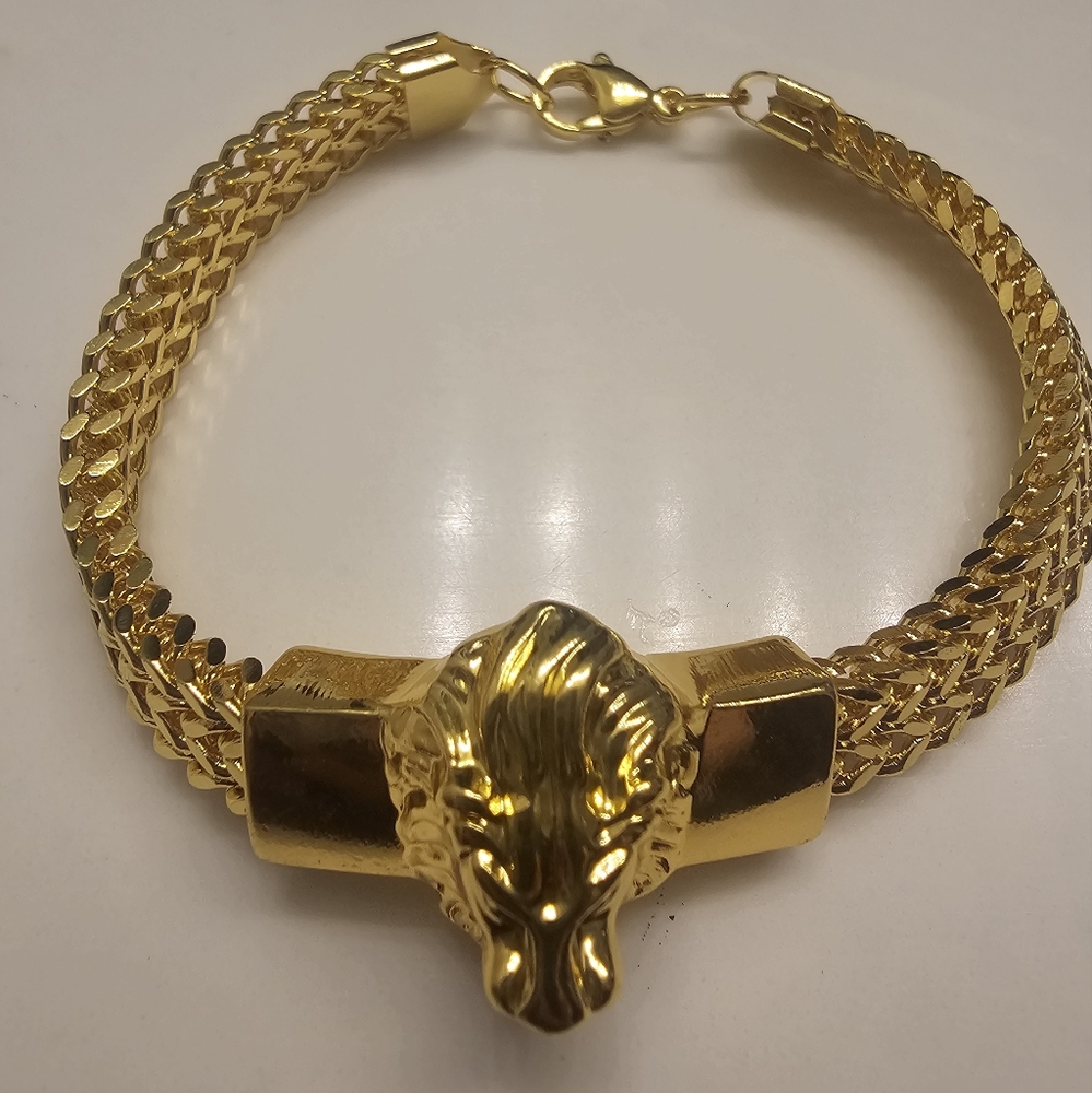 Lioness Gold Lion Head Chain Bracelet - Picture 5 of 16